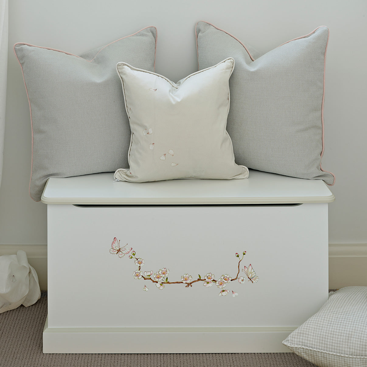 Linen Blossom with Soft Jute Trim